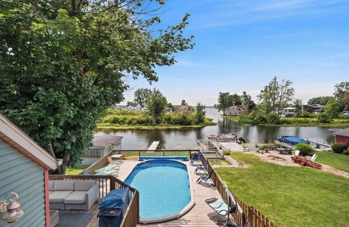 Enchanted Hills Casa | Lake Wawasee Retreat: private pool, hot tub & pier