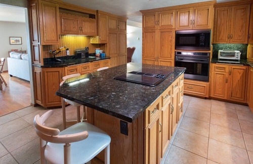 Neenah Casa | Lake Winnebago Home, EAA, Packers, Swimming, Boating, Ice Fishing-Snowmobiling