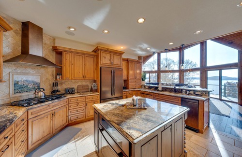 Merrimac Cabina | Lake Wisconsin Lodge w/ Dock & Pool Near Skiing!