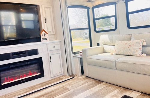 Halton Hills Casa | Lakefront 1 bedroom tiny home