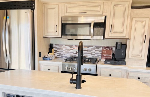 Halton Hills Casa | Lakefront 1 bedroom tiny home