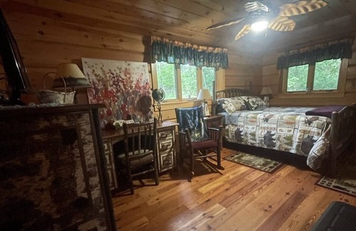 Cumberland Cabina | LAKEFRONT 3 STORY CABIN WITH DOCK AND FIREPLACE