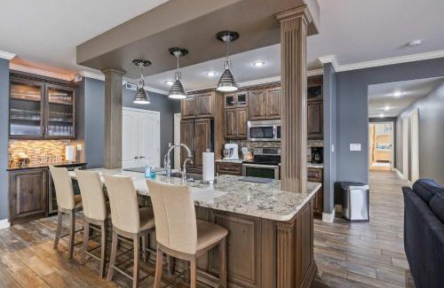 Lake Ozark Casa | Lakefront 4BR Luxury Sleeps 13 Pool & Hot Tub