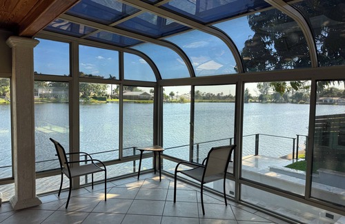 Miami Lakes Casa | Lakefront 5-bedroom, 4 bathroom home in tranquil Miami Lakes with Fitness room.