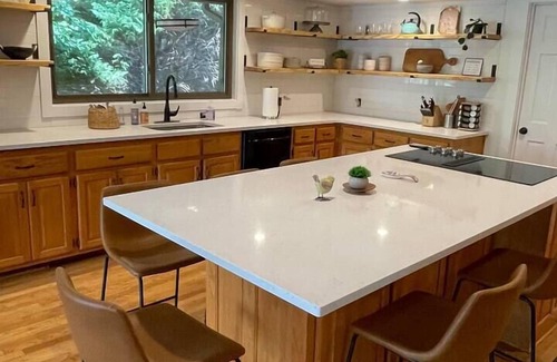 Waleska Casa | *Lakefront 5BR home*Indoor pool+sauna+game room