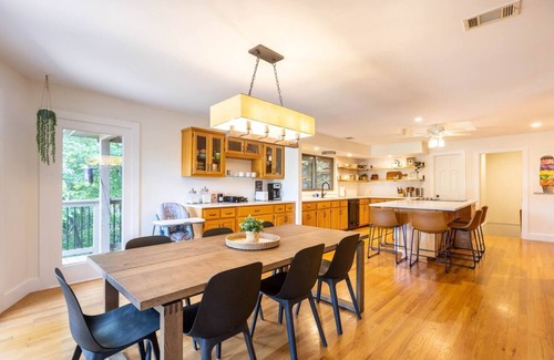 Waleska Casa | *Lakefront 5BR home*Indoor pool+sauna+game room