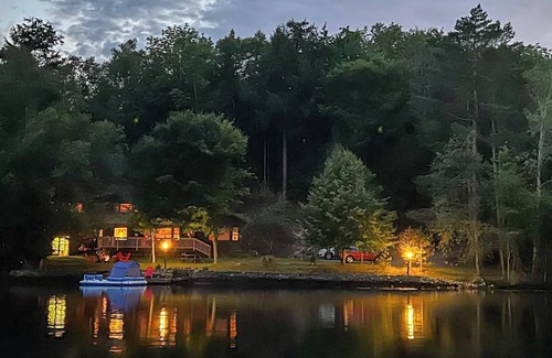 Saranac Lake Cabina | Lakefront Adirondack Cabin Dock + Canoe 10 min to Lake Placid