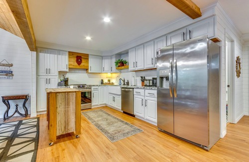 Scranton Casa | Lakefront Arkansas Abode - Deck, Grill & Fire Pit