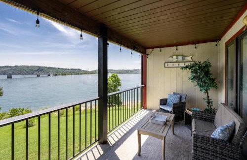 Kimberling City Apartamento | Lakefront, Balcony Condo Near Silver Dollar City