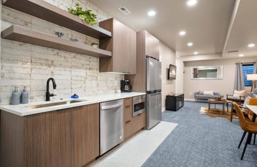 Sloan Lake Apartamento | Lakefront Basement Hideaway