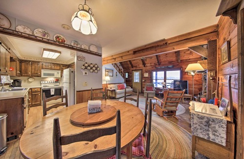 Blairsville Cabina | Lakefront Blairsville Cabin w/ Deck + Dock!