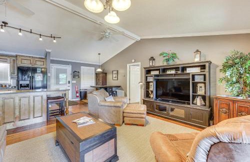 Blairsville Casa | Lakefront Blairsville House with Game Room and Hot Tub
