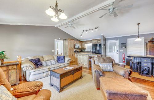 Blairsville Casa | Lakefront Blairsville House with Game Room and Hot Tub