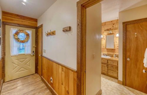 Blairsville Casa | Lakefront Blairsville Cabin with Deck and Dock!