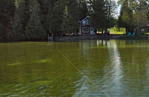 Admaston/Bromley Casa | Lakefront cabin and camper for 2 adults. Weekly rental Friday 4pm to Friday 11am
