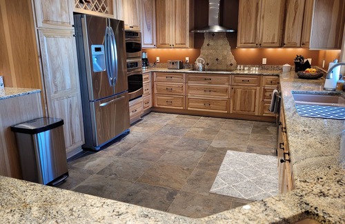 Coloma Casa | Lakefront Cabin/ Peaceful and quiet/ Sandy Beach/ Fishing / snowmobile trails!