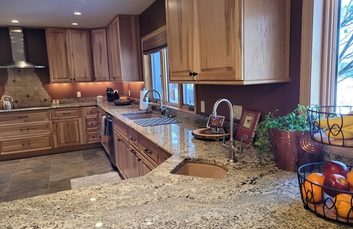 Coloma Casa | Lakefront Cabin/ Peaceful and quiet/ Sandy Beach/ Fishing / snowmobile trails!