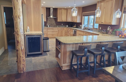 Coloma Casa | Lakefront Cabin/ Peaceful and quiet/ Sandy Beach/ Fishing / snowmobile trails!