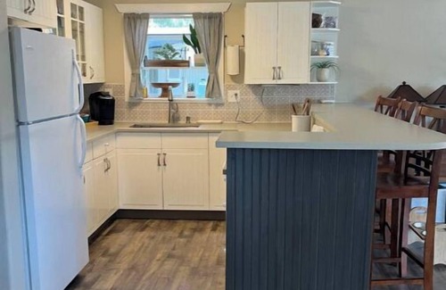 Eatonville Cabina | Lakefront Cabin, Stunning Views, Firepit, 29 mi to Rainier.