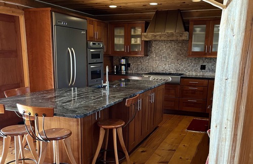 Petoskey Cabina | Lakefront Cabin in Harbor Springs, Mi, 1 mile from Petoskey State Park.