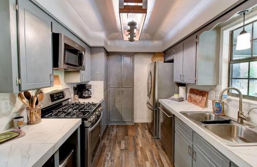 Shreveport Casa | Lakefront Cabin With Fireplace, Firepit & Kayaks