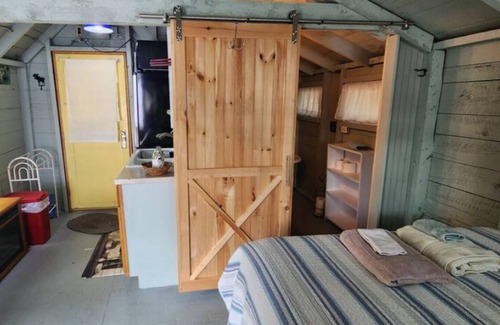 Orland Cabina | Lakefront camp featuring a small lodge and 3 cabins - Sleeps up to 20 guests.