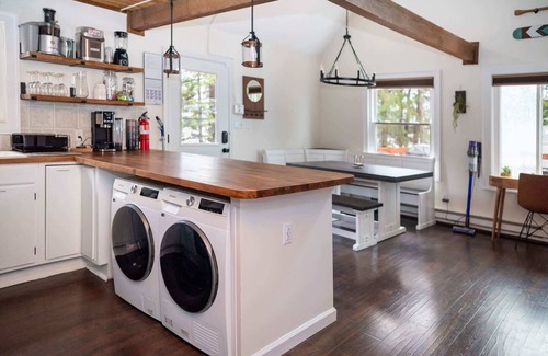 Tobyhanna Chalet De Esquí | Lakefront Chalet - 3BR, Private Dock, Sleeps 10