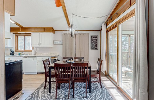 Lost Bridge Village Casa | Lakefront charmer with game room, decks, & excellent fishing - near rec center