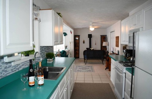 Vestaburg Cabaña | Lakefront Chook Nook Cottage Dickerson Lake