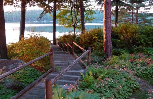 Belgrade Cabaña | Lakefront clásico de Maine Cottage, privada, familiar de 5 Br, Tranquila Lago