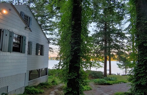 Belgrade Cabaña | Lakefront clásico de Maine Cottage, privada, familiar de 5 Br, Tranquila Lago