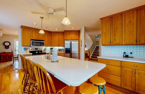 Bridgton Condominio | Lakefront condo with on-site pool, dock, swimming, firepit, & tennis