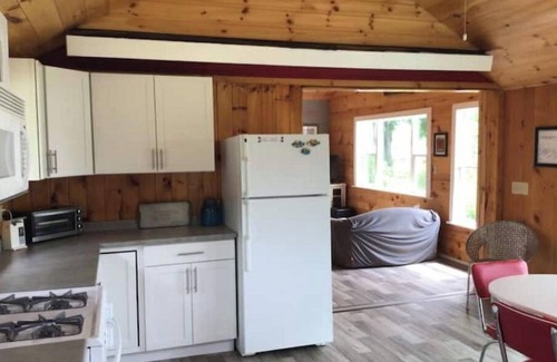 Concord Cabaña | Lakefront Cottage on beautiful Miles Pond w/dock.