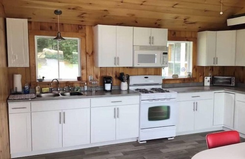 Concord Cabaña | Lakefront Cottage on beautiful Miles Pond w/dock.