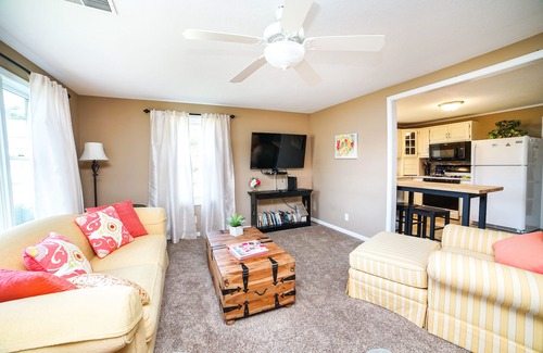 Manteno Cabaña | Lakefront Cottage Sleeps 6