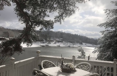 Blairsville Casa | Lakefront Cottage