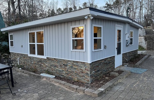 New London Casa | Lakefront Cottage