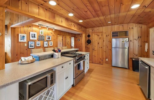 Ripon Cabaña | Lakefront Cottage with sandy bottom swimming!!