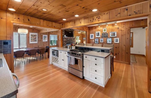 Ripon Cabaña | Lakefront Cottage with sandy bottom swimming!!