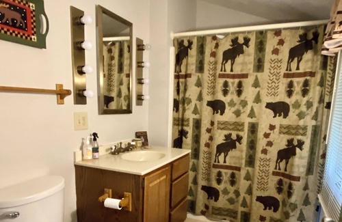 Belgrade Casa | Lakefront Cottage with Sandy Beach across from Belgrade Golf Course.