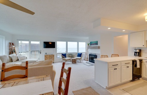 Dewittville Condominio | Lakefront Dewittville Condo with Private Deck!