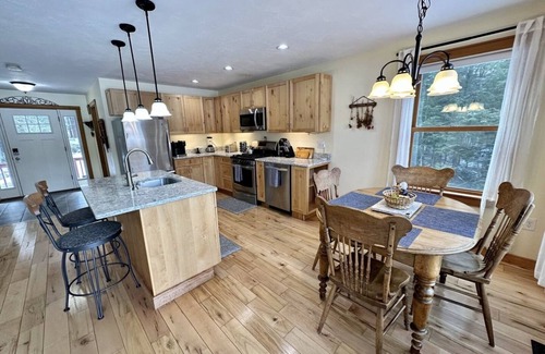 Epsom Casa | Lakefront-Dock-Grill-Firepit-Wood Stove