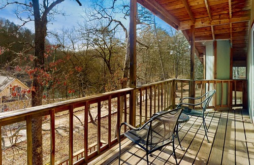 Eureka Springs Cabaña | Lakefront dog-friendly home near Eureka Springs with deck, lake views, fireplace