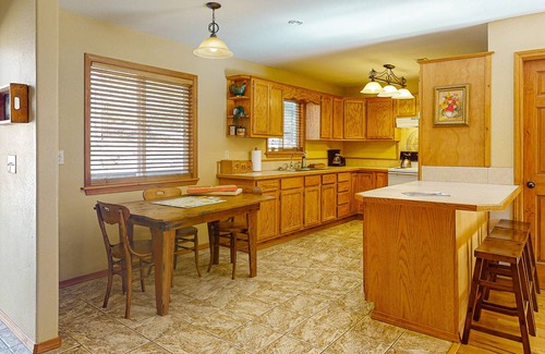 Eureka Springs Cabaña | Lakefront dog-friendly home near Eureka Springs with deck, lake views, fireplace