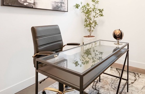 Sloan Lake Casa | LAKEFRONT DREAM HOUSE!! LOCATION! 5 MIN TO DOWNTOWN! 3 MIN TO DODGERS STADIUM!