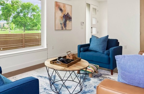 Sloan Lake Casa | LAKEFRONT DREAM HOUSE!! LOCATION! 5 MIN TO DOWNTOWN! 3 MIN TO DODGERS STADIUM!