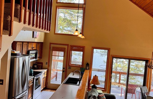 Finley Point Cabaña | Lakefront Dream w/ Large Dock. Serene Cottage with Room for the whole family!