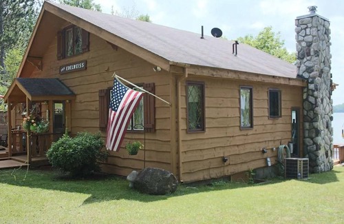 Superior Casa | Lakefront Escape on Amnicon Lake with Pontoon Rental & Private Beach