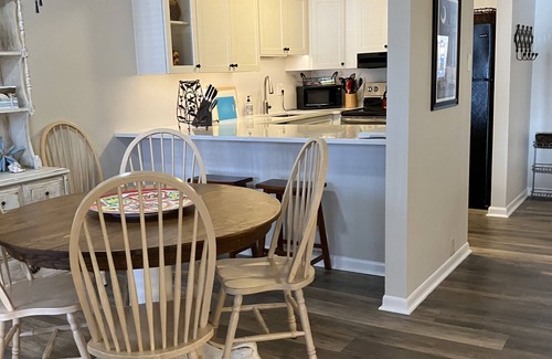 Anderson Condominio | ¡30 minutos para Clemson! Gran porche frente al lago con hermosa vista. Kayaks Piscina.