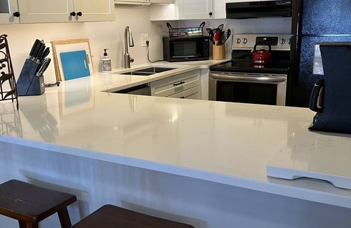 Anderson Condominio | ¡30 minutos para Clemson! Gran porche frente al lago con hermosa vista. Kayaks Piscina.